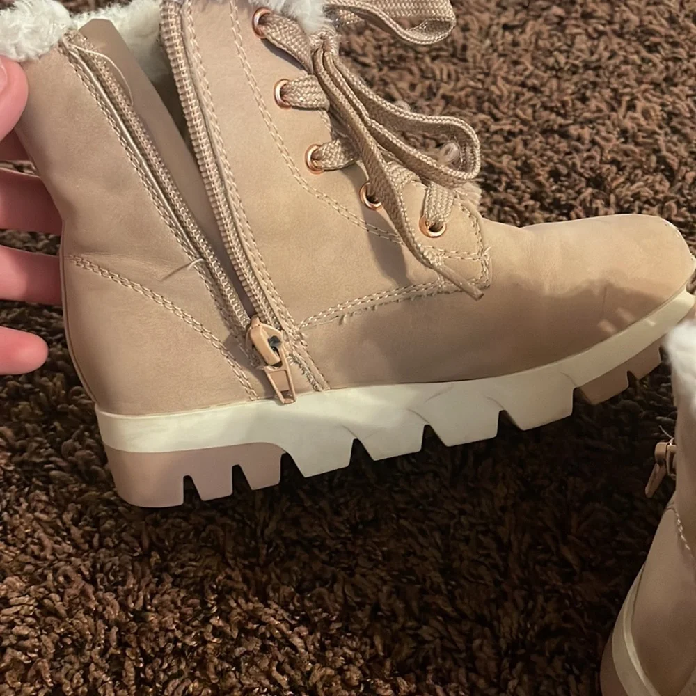 Girls boots